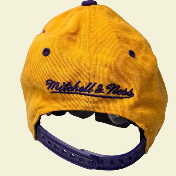 VTG Los Angeles Lakers Hat Men Snap Back Yellow Purple Adult NBA Mitchell & Ness - Picture 4 of 9